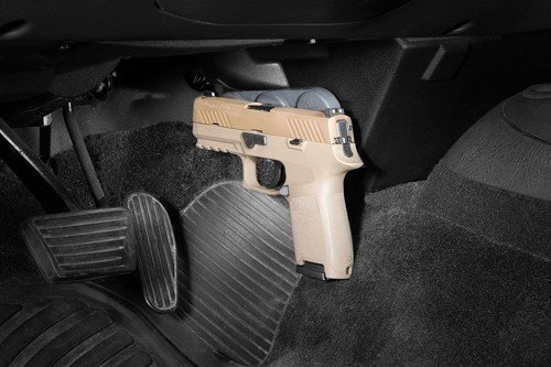 p03190_car.jpg PACHMAYR PAC-MAG GUN STORAGE - MAGNET 30LBS. RATING BLACK