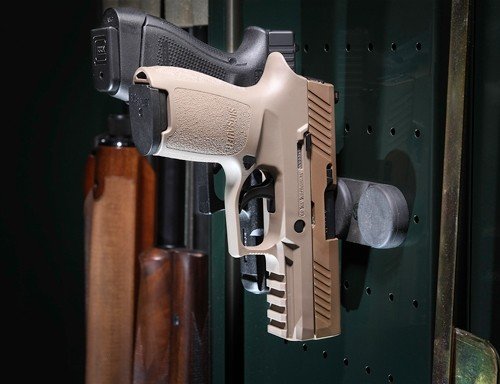 p03190_in-safe.jpg PACHMAYR PAC-MAG GUN STORAGE - MAGNET 30LBS. RATING BLACK