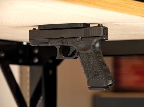 HDY95910_HANGING-2_1.jpg HORNADY MAGNETIC GUN - MOUNT